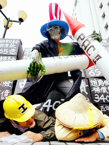 Taiwanese pro-Communist capitulationists protest against Taiwanese purchase of defensive Patriot missiles