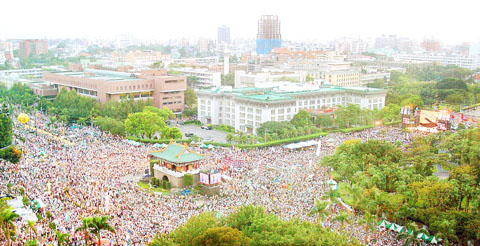 Anti-Ma Ying-jeou protest during the day of Oct 25, 2008 in Taipei, Taiwan.
