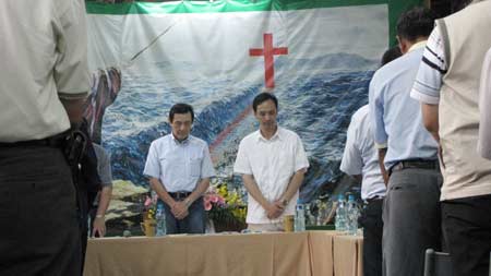 Ayatollah Ma Ying-jeou prays after Typhoon Morakot